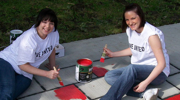 Live United volunteers painting